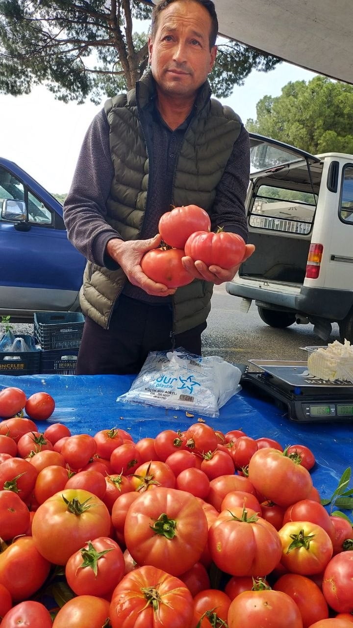 AYDIN’DA KURBAN BAYRAMI ÖNCESİ VATANDAŞLARIN İHTİYAÇLARI İÇİN KURULAN PAZARDA HAREKETLİLİK...