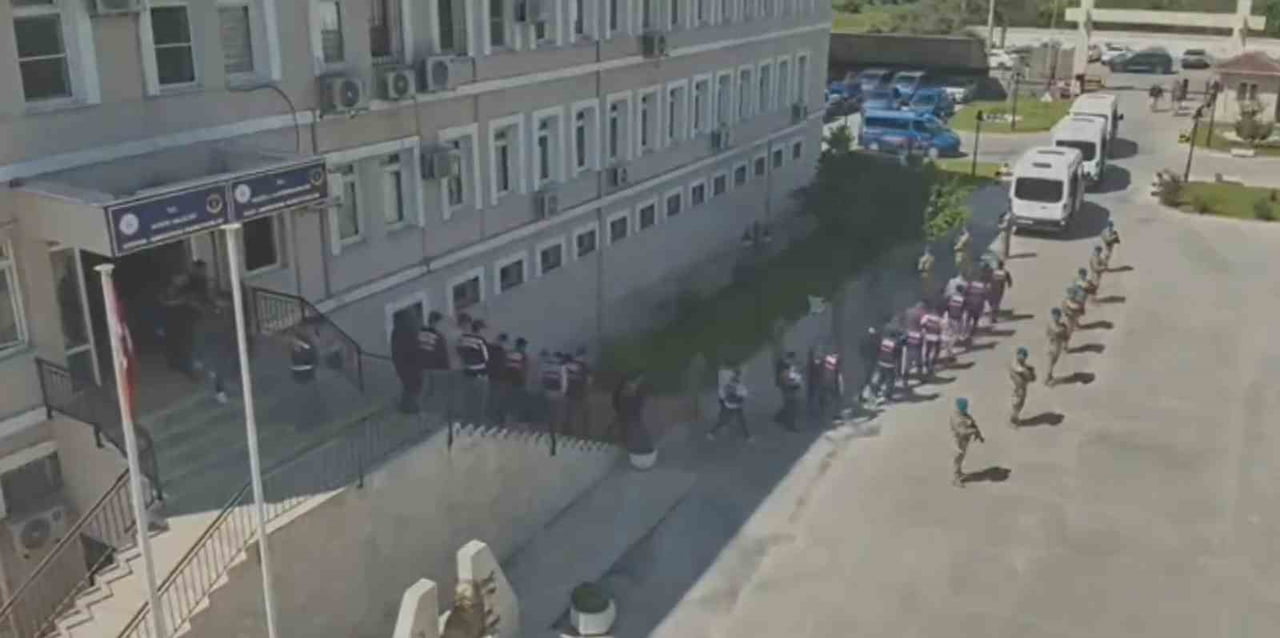 AYDIN İL JANDARMA KOMUTANLIĞI EKİPLERİNCE 8 İLÇEDE 105 ŞÜPHELİYE YÖNELİK EŞ ZAMANLI UYUŞTURUCU...