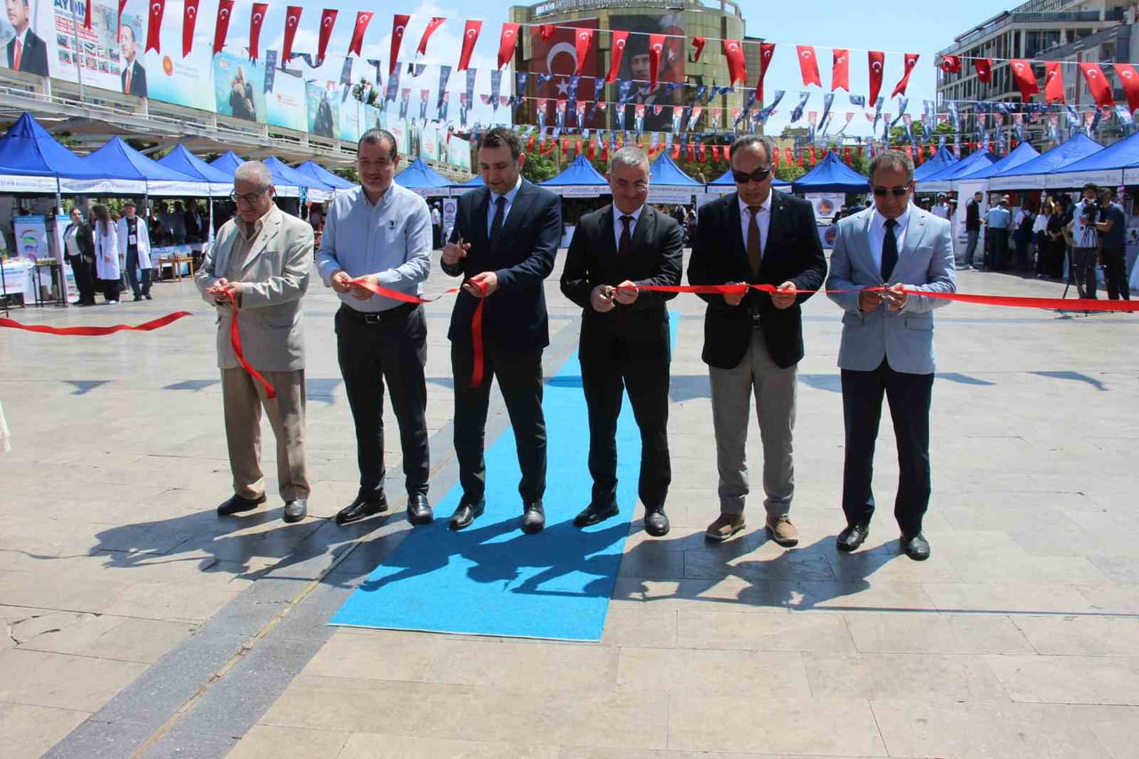 AYDIN İL MİLLİ EĞİTİM MÜDÜRLÜĞÜ TARAFINDAN ATATÜRK KENT MEYDANI’NDA DÜZENLENEN YIL SONU FUARINDA...
