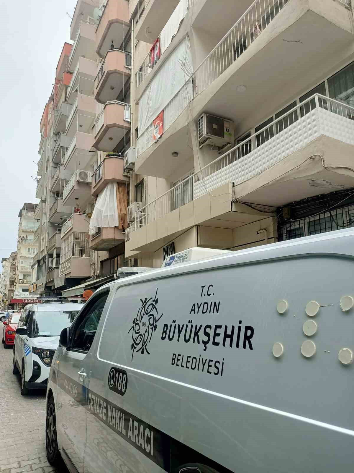 AYDIN’IN EFELER İLÇESİNDE YALNIZ YAŞADIĞI ÖĞRENİLEN 51 YAŞINDAKİ KADIN, EVİNDE ÖLÜ...