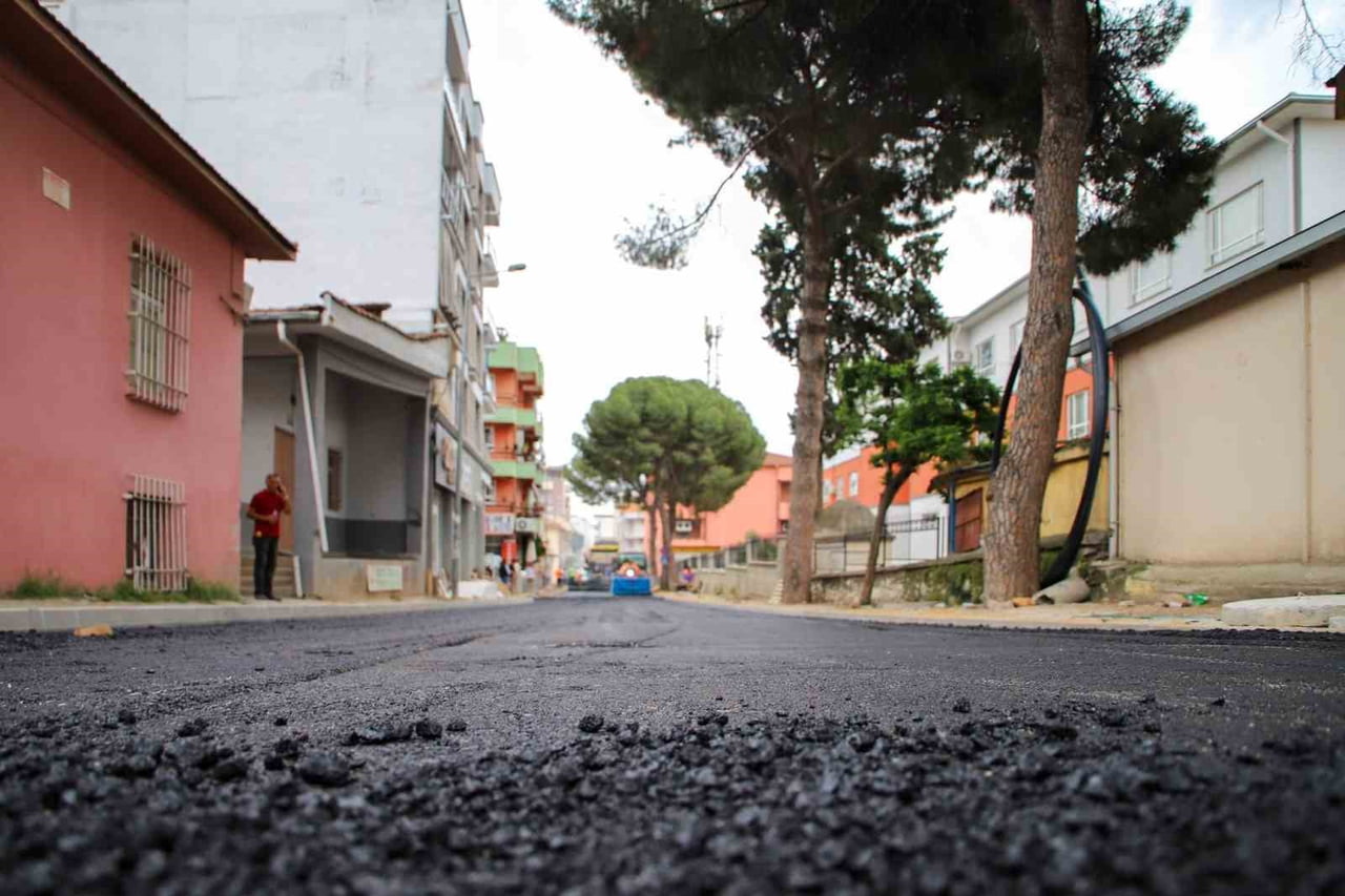 AYDIN’IN KÖŞK İLÇESİNDE YÜRÜTÜLEN ASFALT ÇALIŞMALARINDA SONA YAKLAŞILIRKEN, BELEDİYE BAŞKANI NURİ...