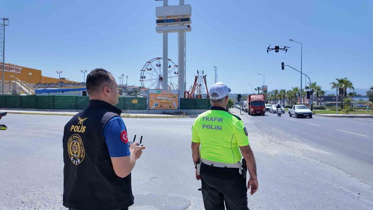 AYDIN’IN TURİZM MERKEZİ KUŞADASI’NDA YAKLAŞAN KURBAN BAYRAMI ÖNCESİ TRAFİK DENETİMLERİ HAVADAN DA...