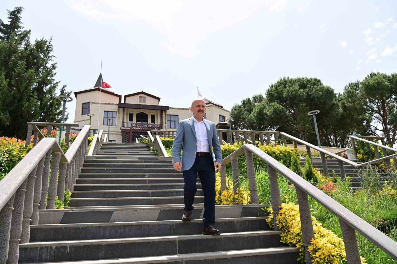 AYDIN VALİSİ DR. OSMAN VAROL, ADNAN MENDERES DEMOKRASİ MÜZESİ’Nİ ZİYARET EDEREK TÜRKİYE’NİN...