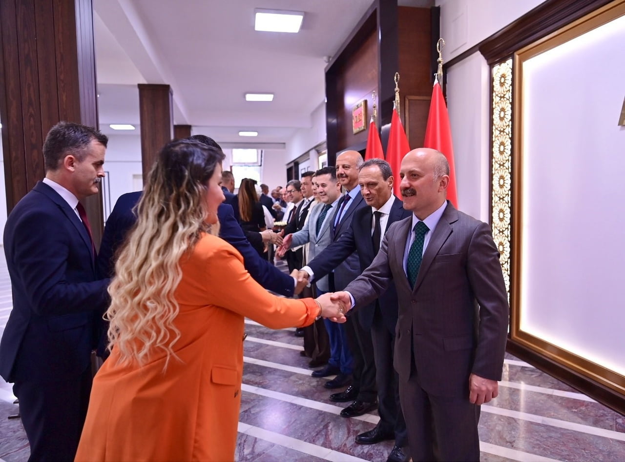 AYDIN VALİSİ DR. OSMAN VAROL, KURBAN BAYRAMI ÖNCESİNDE VALİLİK PERSONELİYLE BİR ARAYA GELEREK...