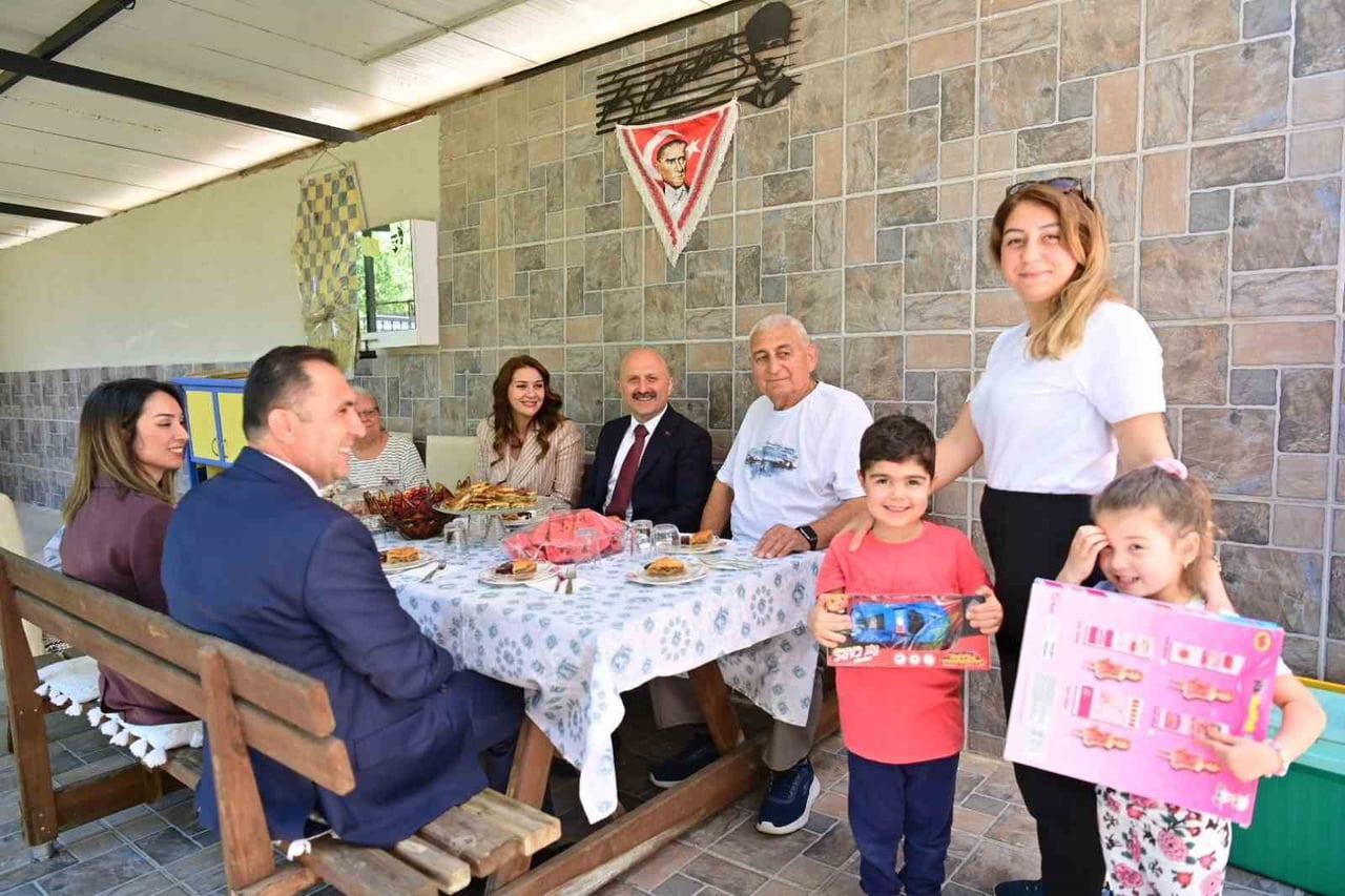 AYDIN VALİSİ OSMAN VAROL, KURBAN BAYRAMI DOLAYISIYLA ŞEHİT AİLELERİNE YÖNELİK ZİYARETLERİNİ...