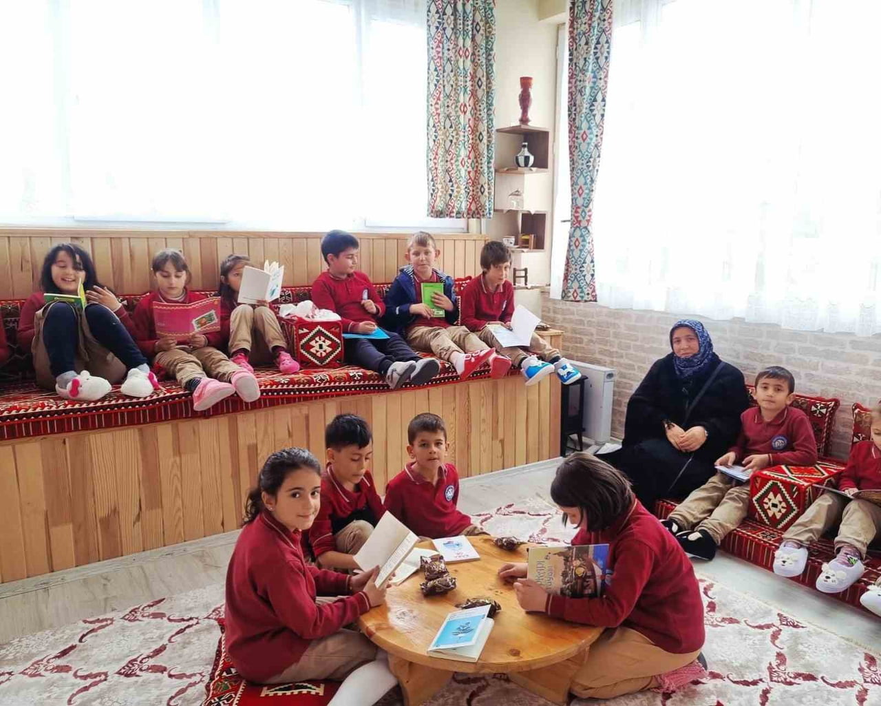 AYDINTEPE'DE ÖĞRENCİLERİN AİLELERİYLE HAZIRLADIĞI HİKÂYELER KİTAPLAŞTIRILDI