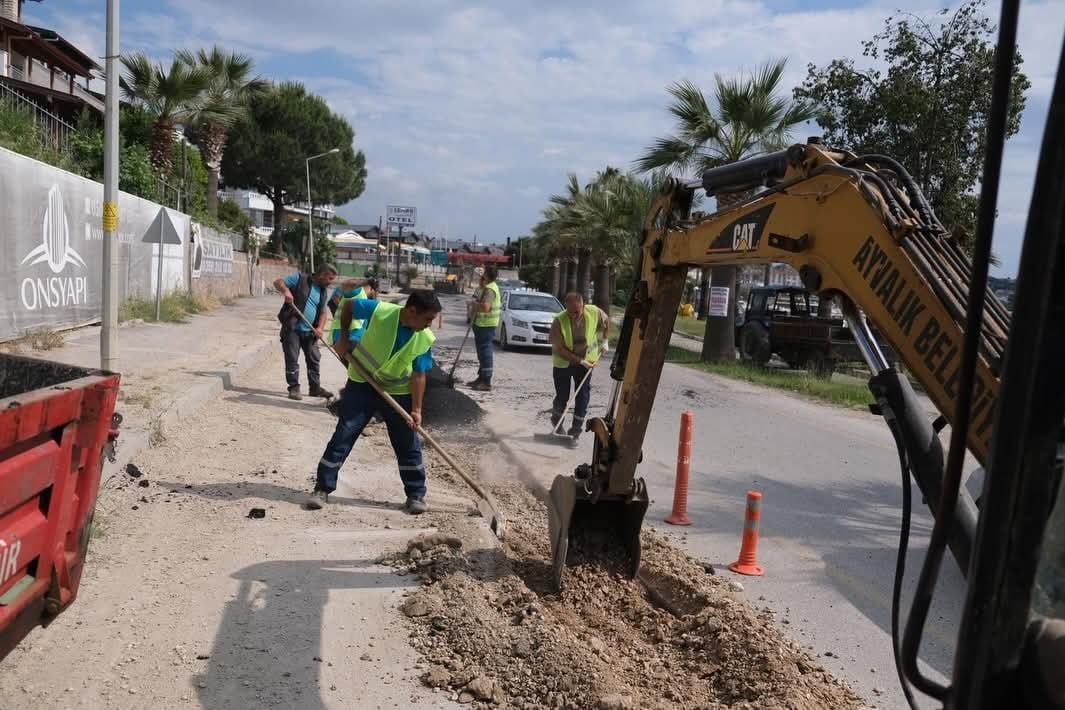 AYVALIK İLÇESİNDE BELEDİYE, ALİ ÇETİNKAYA MAHALLESİ'NDE DOĞALGAZ ALTYAPI ÇALIŞMALARI NEDENİYLE...