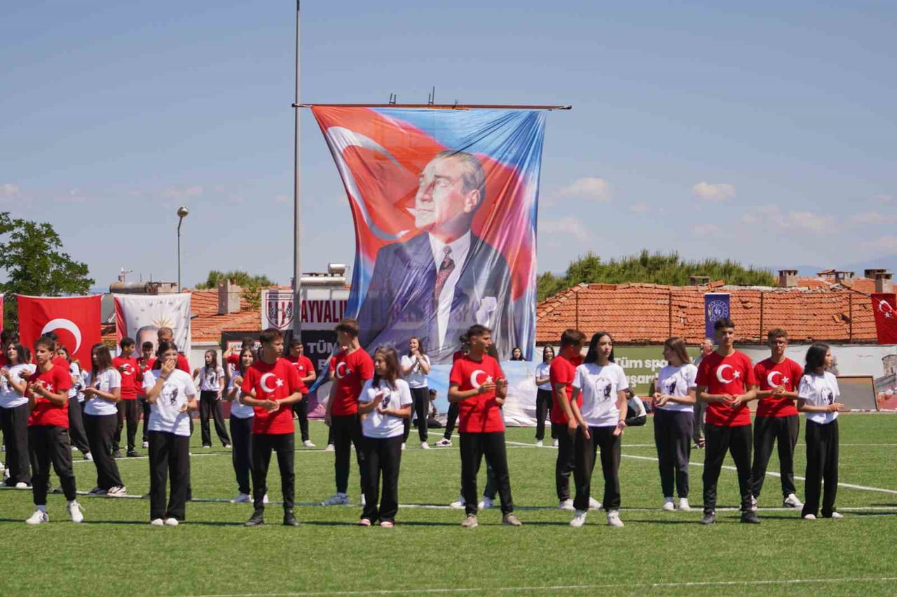 AYVALIK’TA 19 MAYIS COŞKUSU