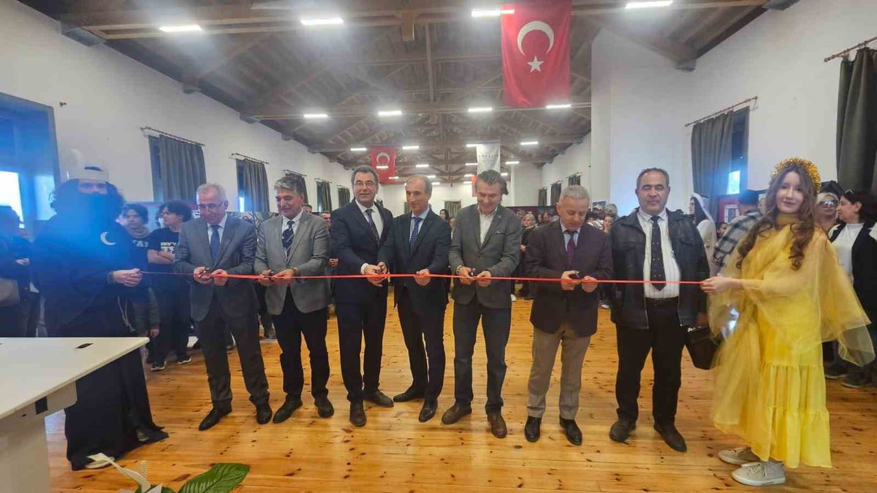AYVALIK’TA TÜRK MİTOLOJİSİ SERGİSİNE YOĞUN İLGİ