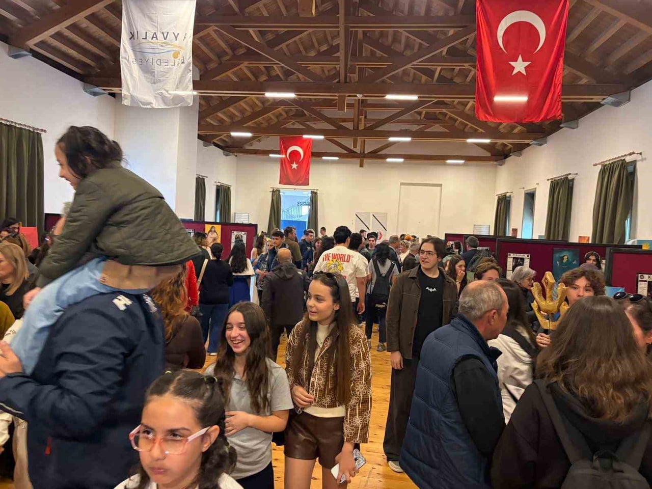 AYVALIK’TA TÜRK MİTOLOJİSİ SERGİSİNE YOĞUN İLGİ