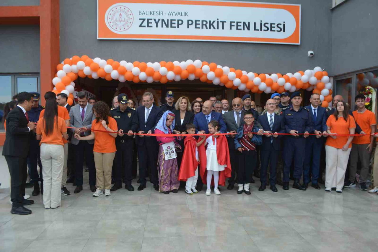 AYVALIK ZEYNEP PERKİT FEN LİSESİ’NİN AÇILIŞI VALİ USTAOĞLU ÖNCÜLÜĞÜNDE GERÇEKLEŞTİ