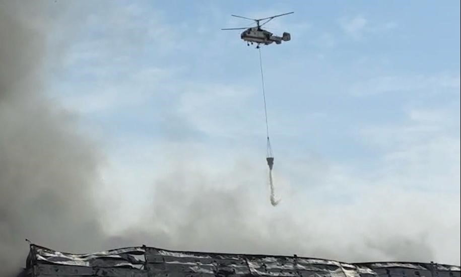 AZERBAYCAN’IN BAŞKENTİ BAKÜ’DE ÇIKAN DEPO YANGININA 182 PERSONEL, 40 ARAÇ VE 2 HELİKOPTERLE...