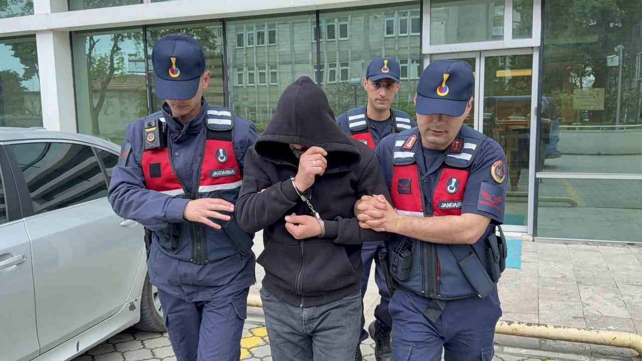 B.A. (43) TUTUKLANMASI TALEBİYLE SEVK EDİLDİĞİ NÖBETÇİ SULH CEZA HAKİMLİĞİ TARAFINDAN...