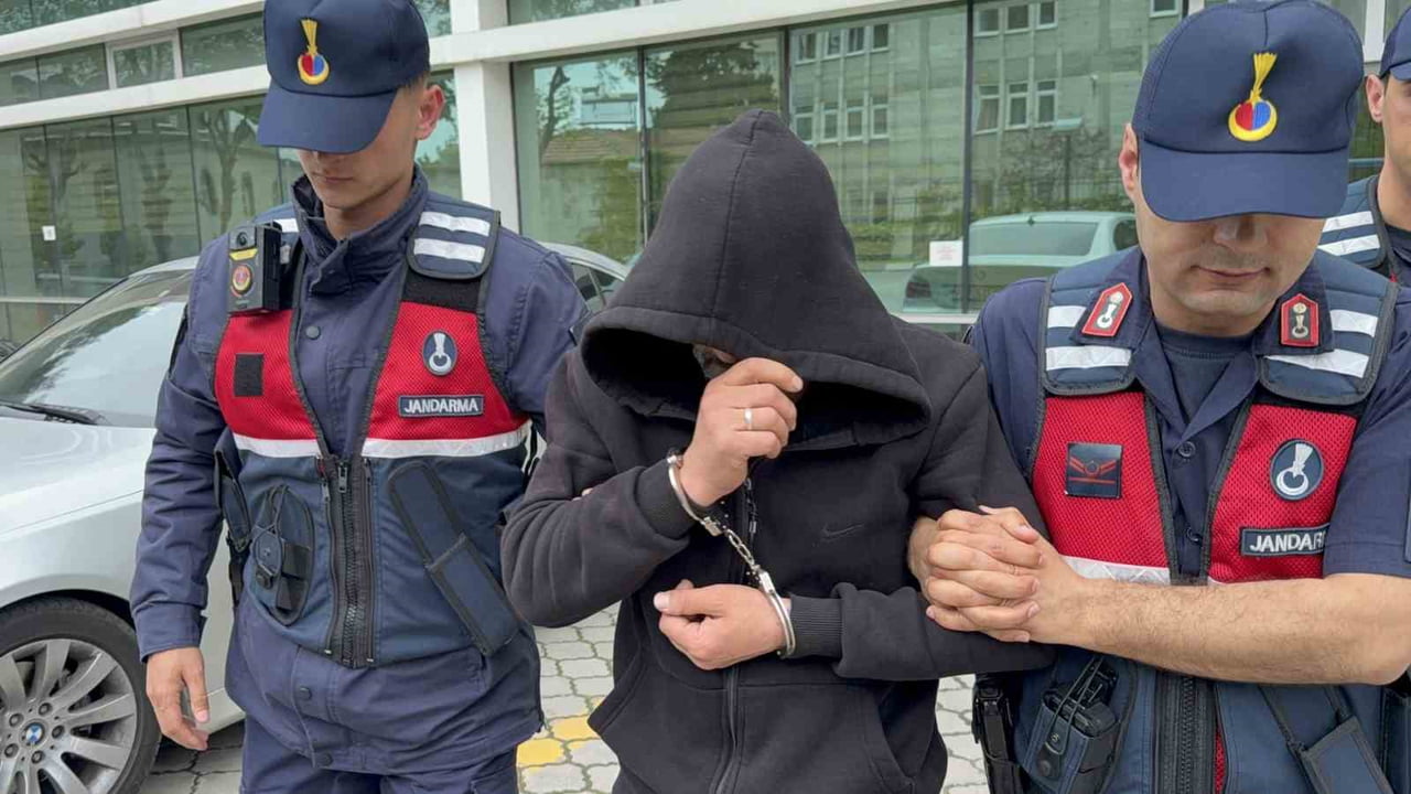 B.A. (43) TUTUKLANMASI TALEBİYLE SEVK EDİLDİĞİ NÖBETÇİ SULH CEZA HAKİMLİĞİ TARAFINDAN...