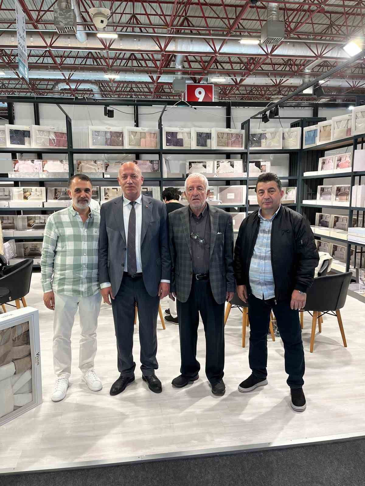 BABADAĞ BELEDİYE BAŞKANI MURAT KUMRAL, HOMETEX FUARI’NDA STANT AÇAN BABADAĞLI VE DENİZLİLİ...