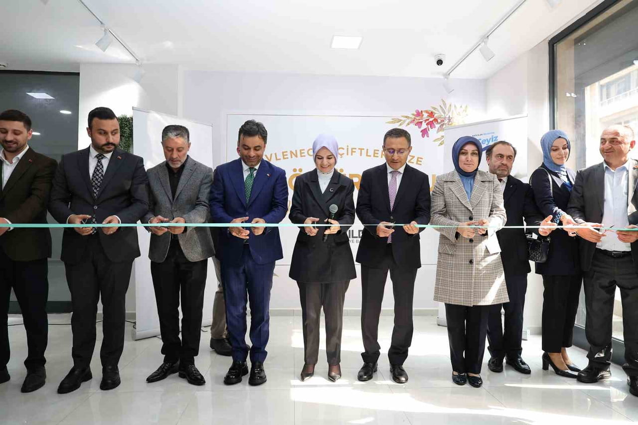 BAĞCILAR BELEDİYESİ'NİN YENİ EVLENECEK İHTİYAÇ SAHİBİ ÇİFTLER İÇİN AÇTIĞI 'ÇEYİZ EVİ' PROJESİ...