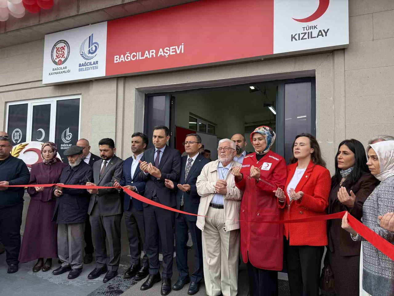 BAĞCILAR’DA GÜNLÜK 5 BİN KİŞİYE SICAK YEMEK VERME KAPASİTESİNE SAHİP AŞEVİ AÇILDI