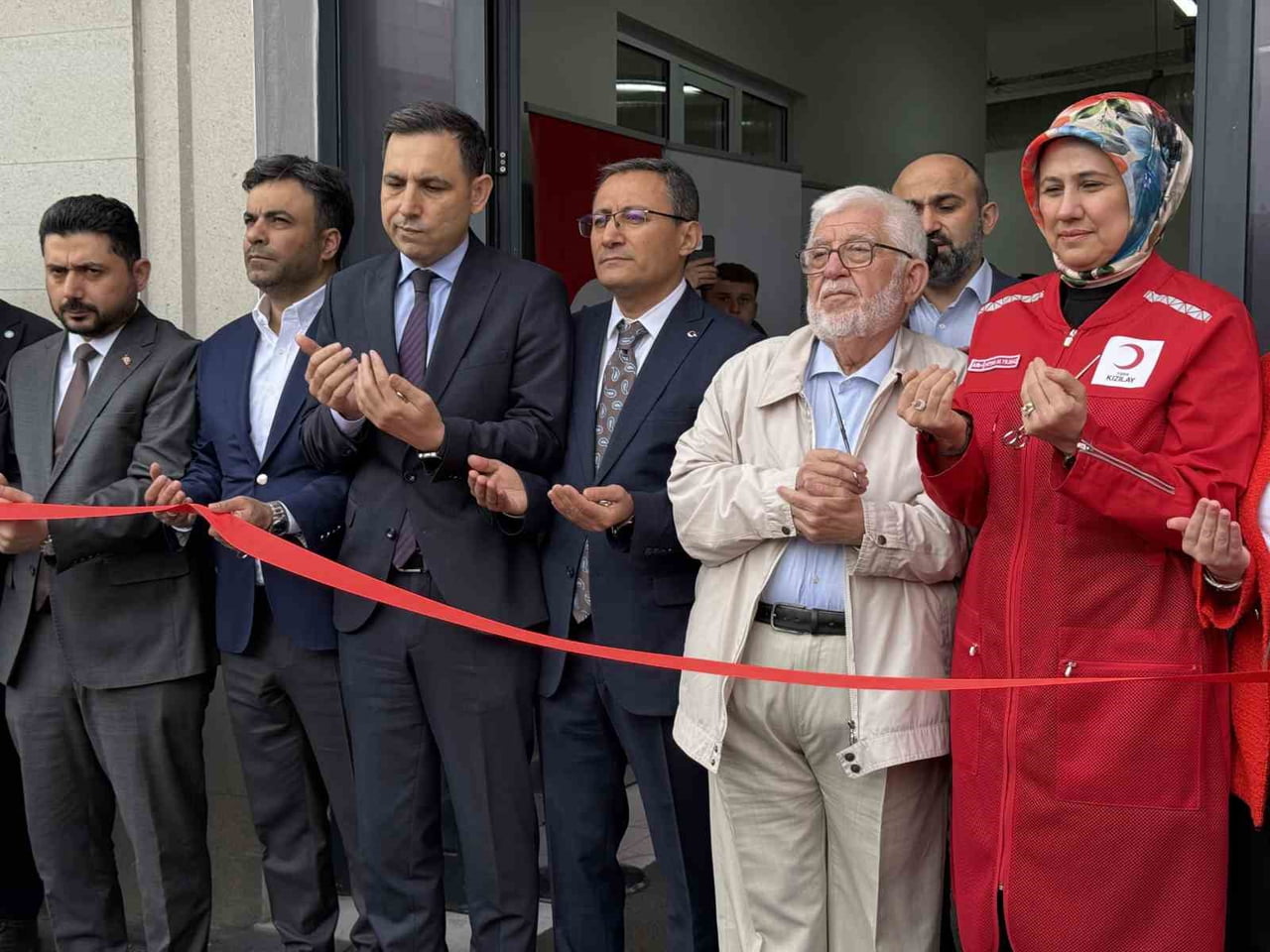 BAĞCILAR’DA GÜNLÜK 5 BİN KİŞİYE SICAK YEMEK VERME KAPASİTESİNE SAHİP AŞEVİ AÇILDI