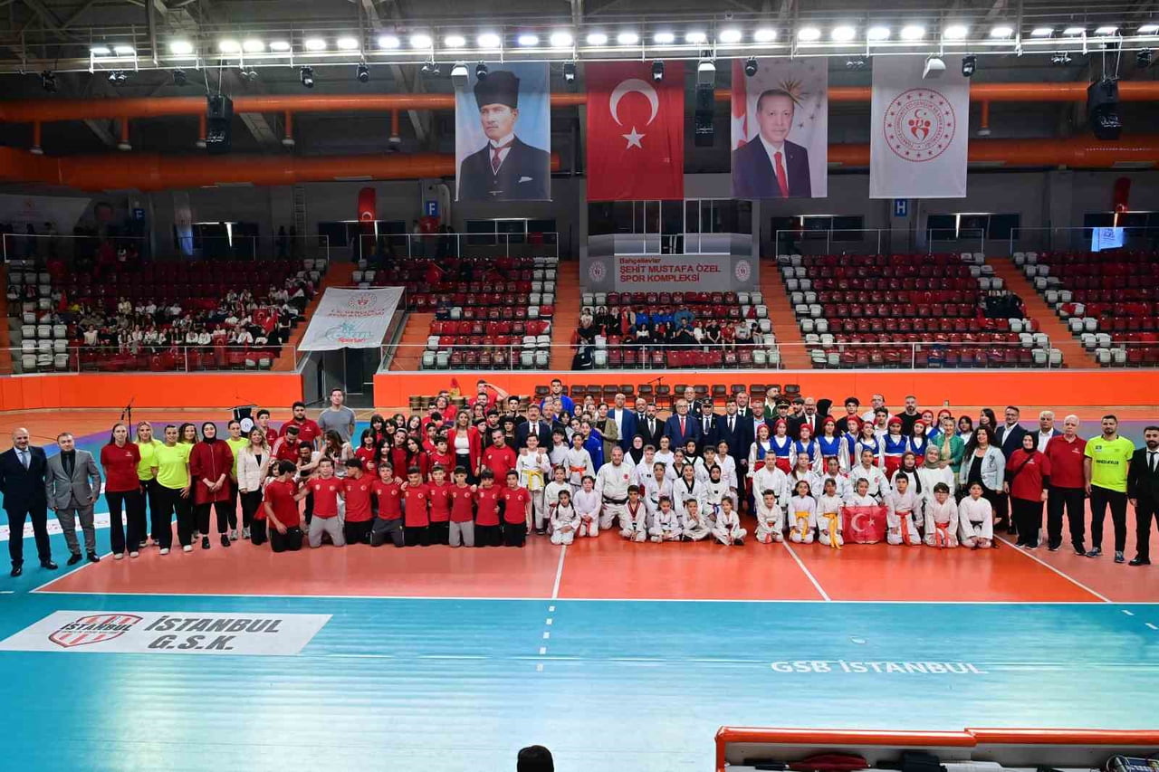 BAHÇELİEVLER BELEDİYESİ TARAFINDAN 19 MAYIS ATATÜRK’Ü ANMA, GENÇLİK VE SPOR BAYRAMI’NIN 107. YIL...