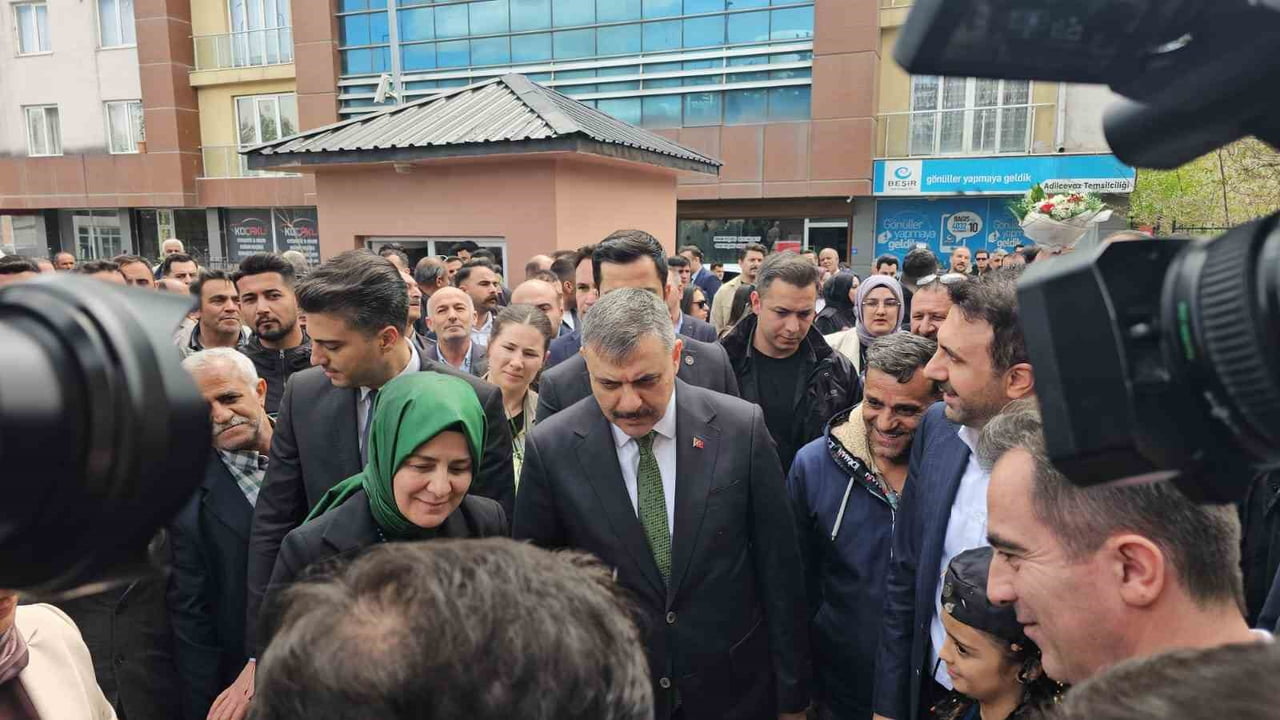 BAKAN MUSTA ÇİFTÇİ YILLAR ÖNCE KAYMAKAM OLARAK GÖREV YAPTIĞI ADİLCEVAZI ZİYARET ETTİ