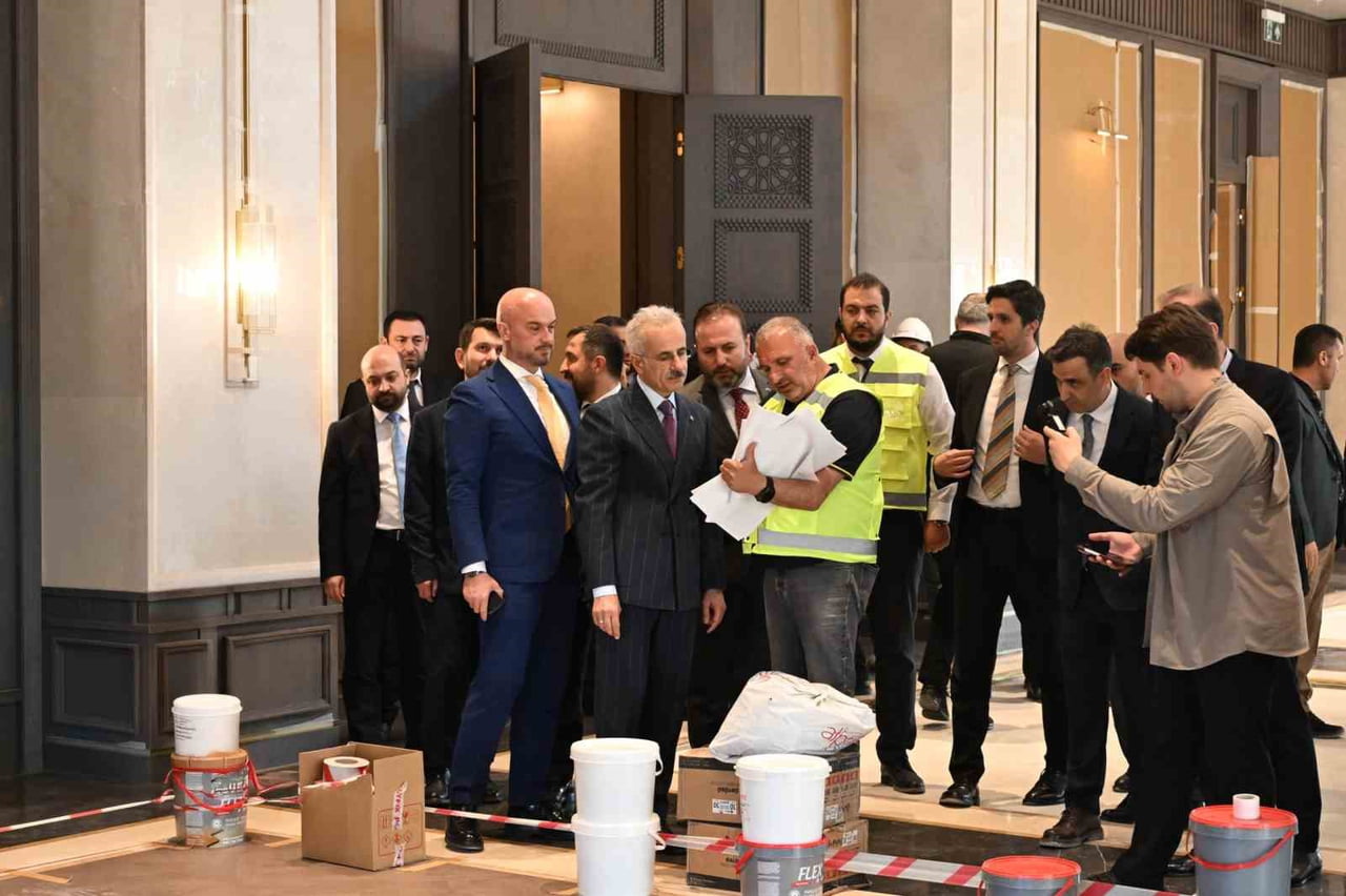 BAKAN URALOĞLU, YENİLEME VE YAPIM ÇALIŞMALARI DEVAM EDEN ETİMESGUT HAVALİMANI VE BAĞLANTI...