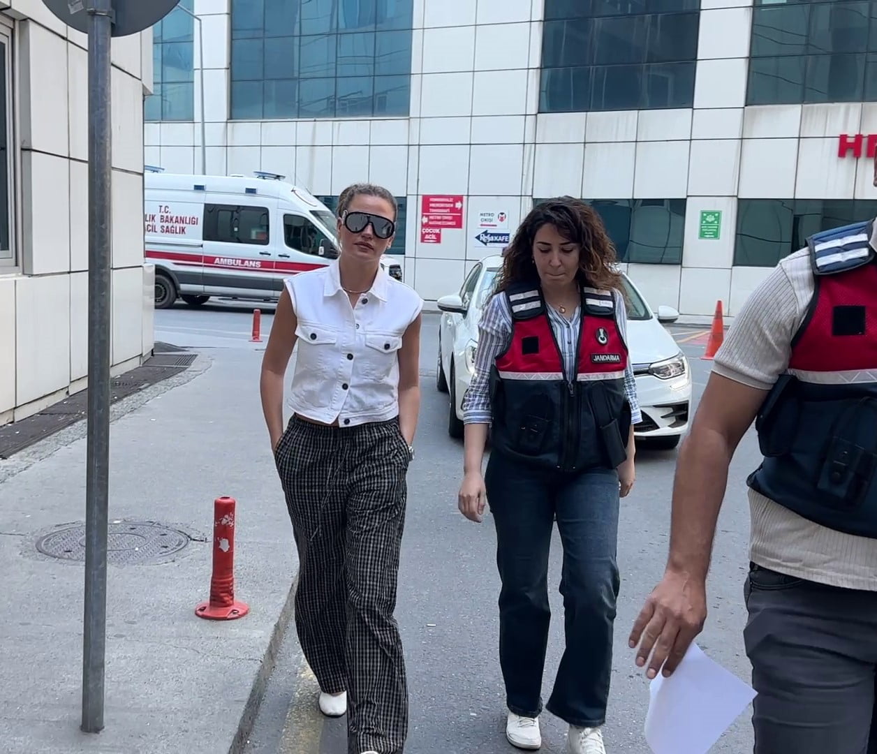 BAKIRKÖY CUMHURİYET BAŞSAVCILIĞINCA, ÜNLÜLERE YÖNELİK UYUŞTURUCU KULLANIMINA İLİŞKİN YÜRÜTÜLEN...