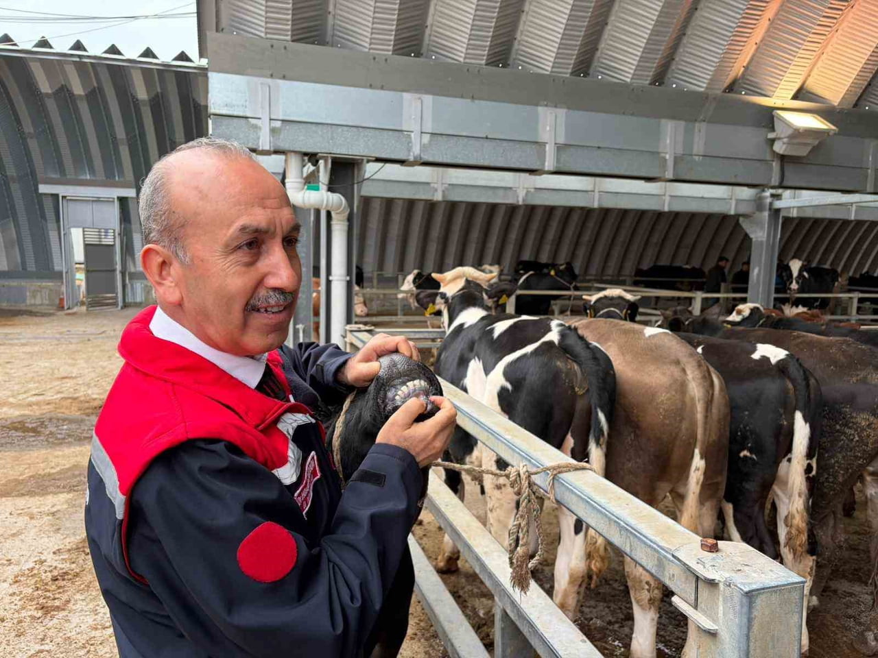 BALIKESİR TARIM İL MÜDÜRÜ DR. HÜSEYİN DÜZGÜN, İL GENELİNDE 27 MEZBAHA VE KURBAN BAYRAMI...