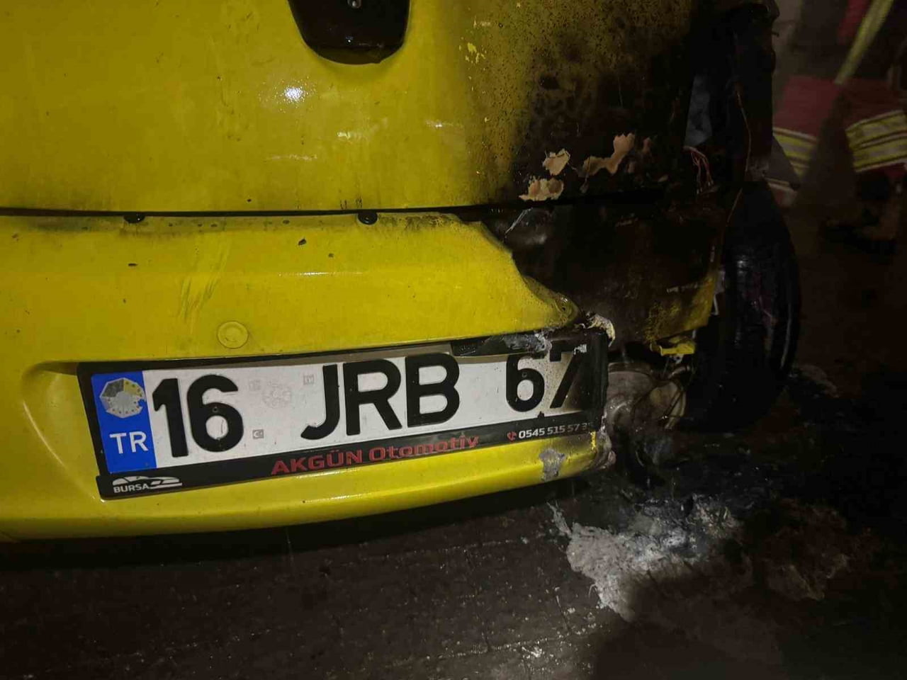 BANDIRMA'DA ARAÇ YANGINI BÜYÜMEDEN SÖNDÜRÜLDÜ