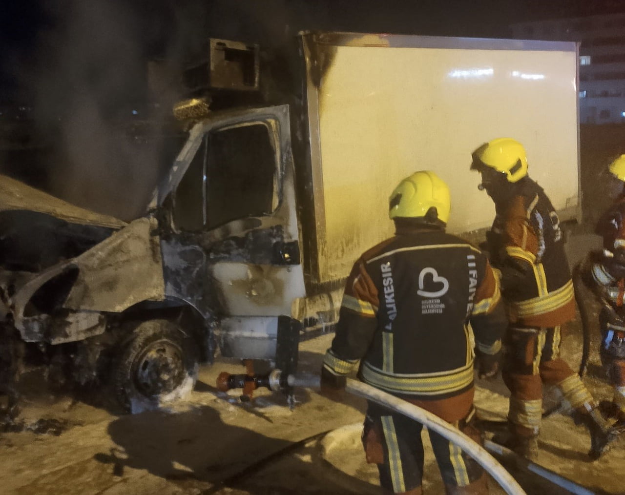 BANDIRMA'DA KORKUTAN ARAÇ YANGINI