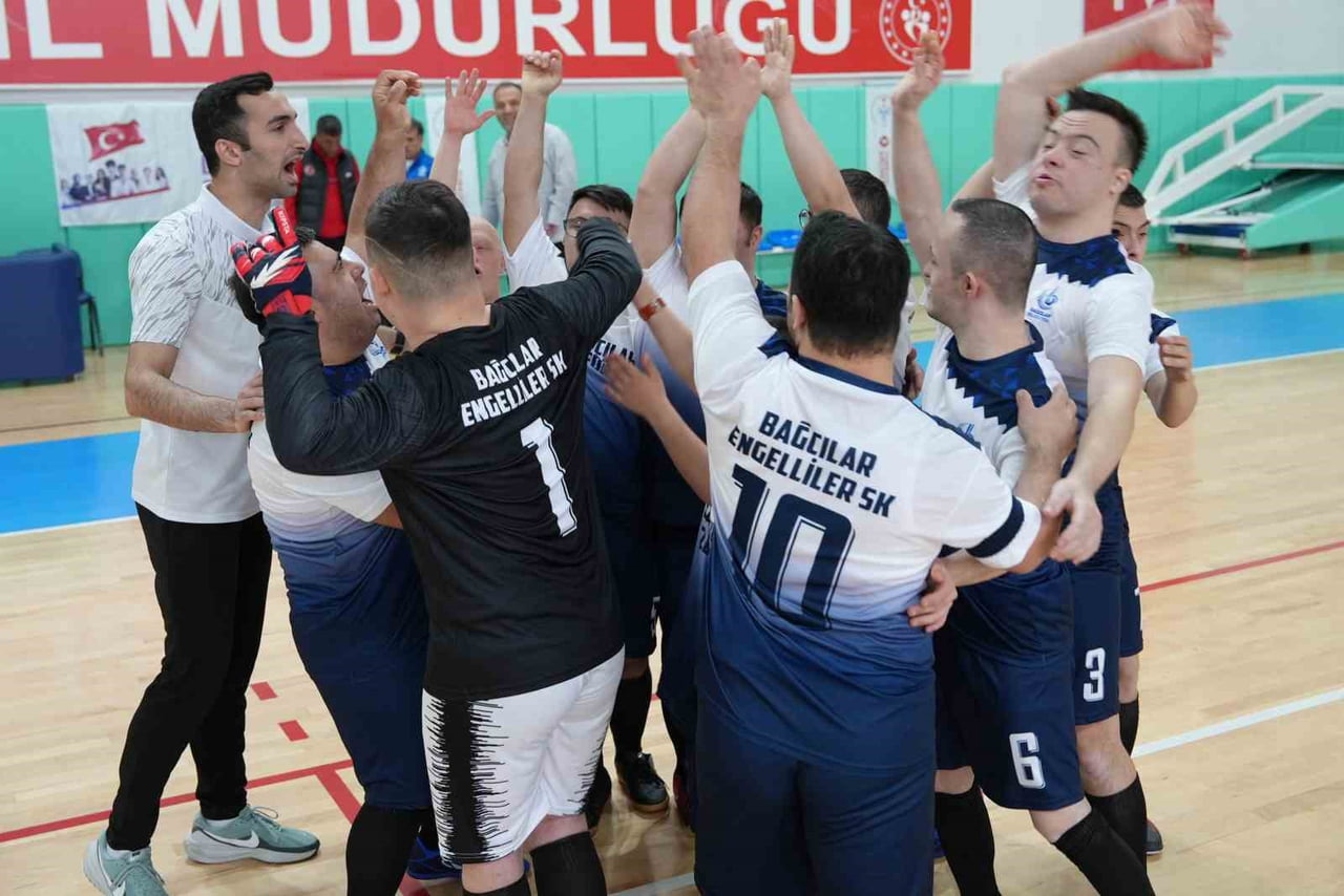 BARTIN'DA DÜZENLENEN DOWN SENDROMLULAR FUTSAL TÜRKİYE ŞAMPİYONASI'NDA BAĞCILAR BELEDİYESİ...