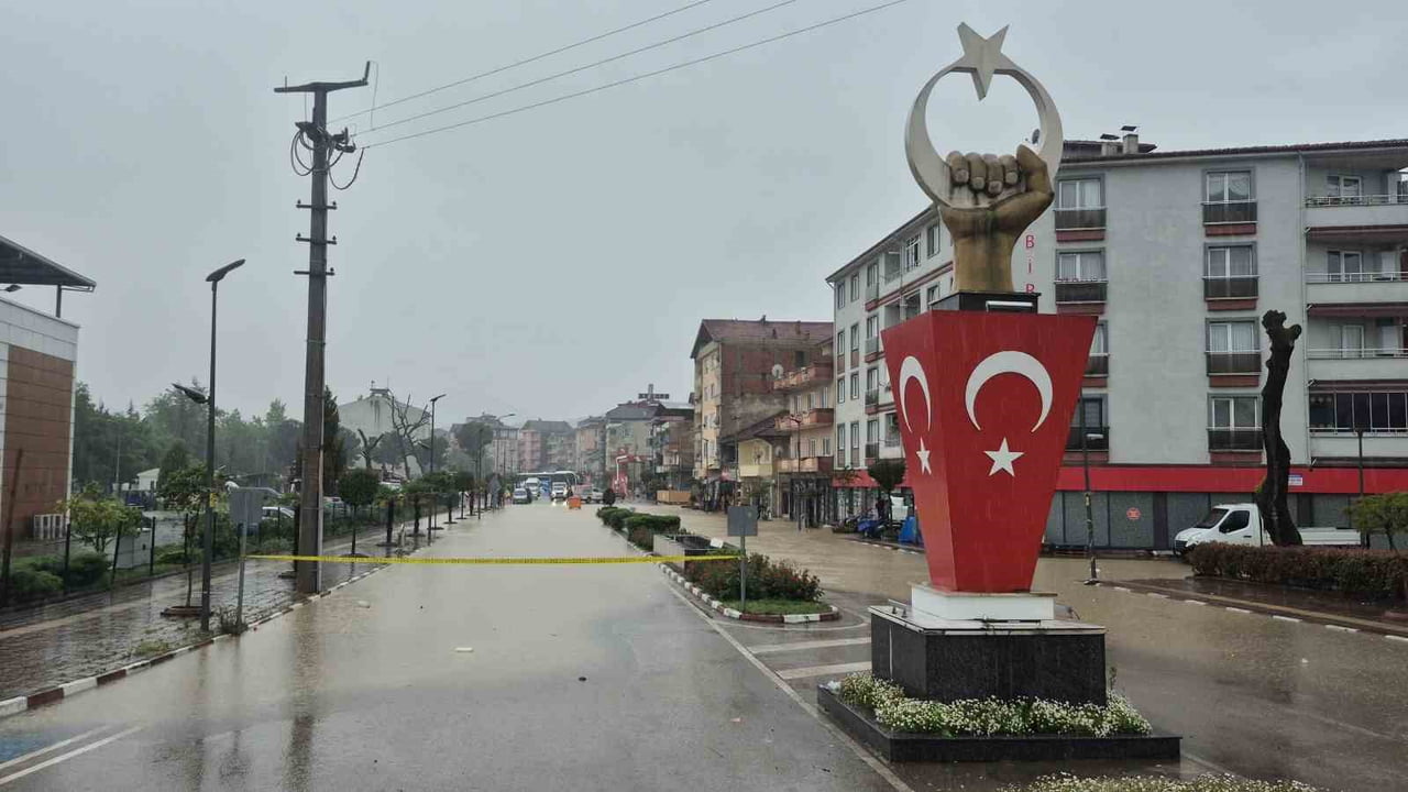 BARTIN'DA ETKİLİ OLAN KUVVETLİ SAĞANAK YAĞIŞ SONRASI TAŞAN AVU DERESİ, KOZCAĞIZ BELDESİNDE HAYATI...