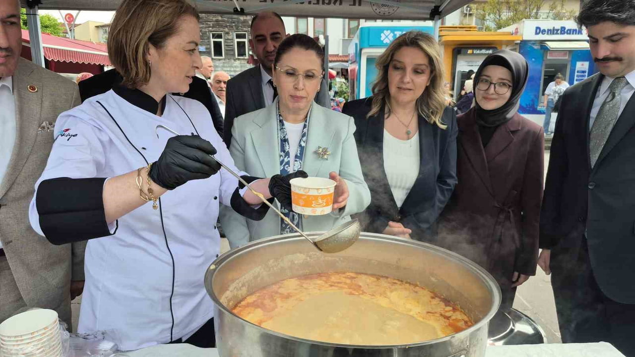 BARTIN'DA TÜRK MUTFAĞI HAFTASI'NDA MEHTERAN TAKIMI EŞLİĞİNDE YÖRESEL ÜRÜNLERİN TANITIMI YAPILDI....
