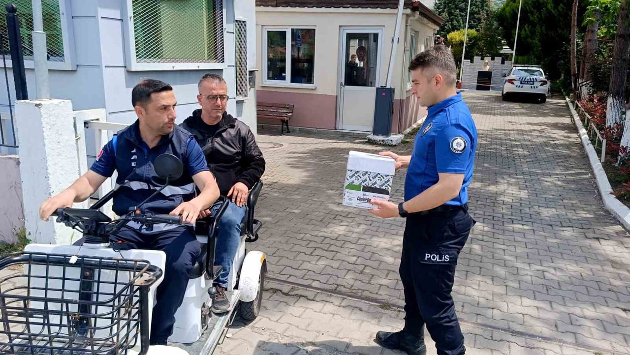 BARTIN'IN AMASRA İLÇESİNDE POLİS EKİPLERİ TARAFINDAN YARALI HALDE BULUNAN KIRLANGIÇ, ZABITALAR...