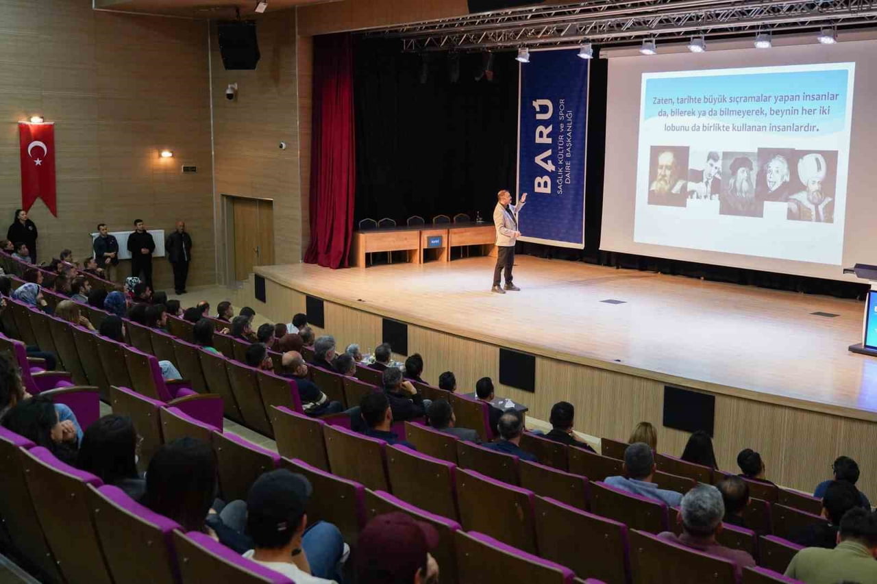 BARTIN ÜNİVERSİTESİNDE (BARÜ) BİLİMSEL BİLGİLERİN MİZAHİ BİR DİLLE ANLATILDIĞI "BEYNİM SENİ YERİM"...
