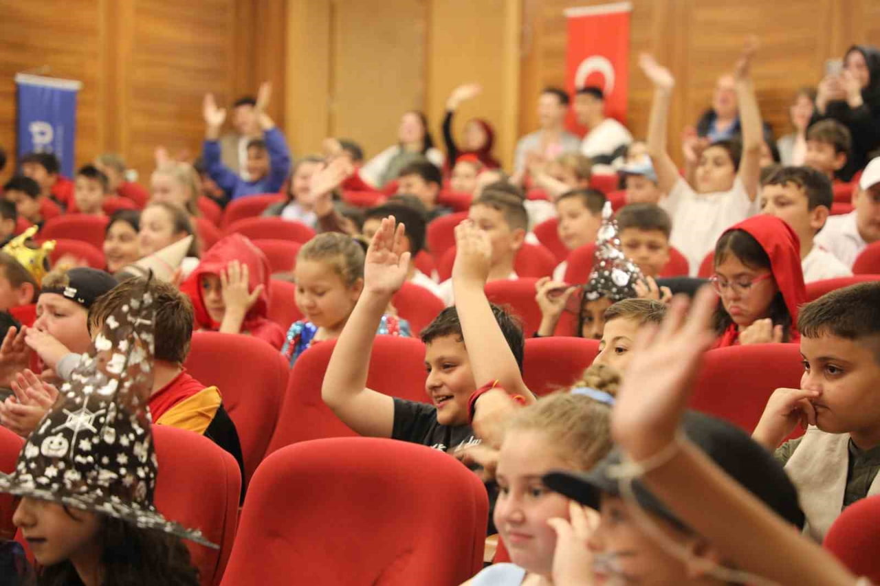 BARTIN ÜNİVERSİTESİNDE (BARÜ) DÜZENLENEN "III. ULUSAL ÇOCUK KÜTÜPHANELERİ ŞENLİĞİ" KORTEJ...