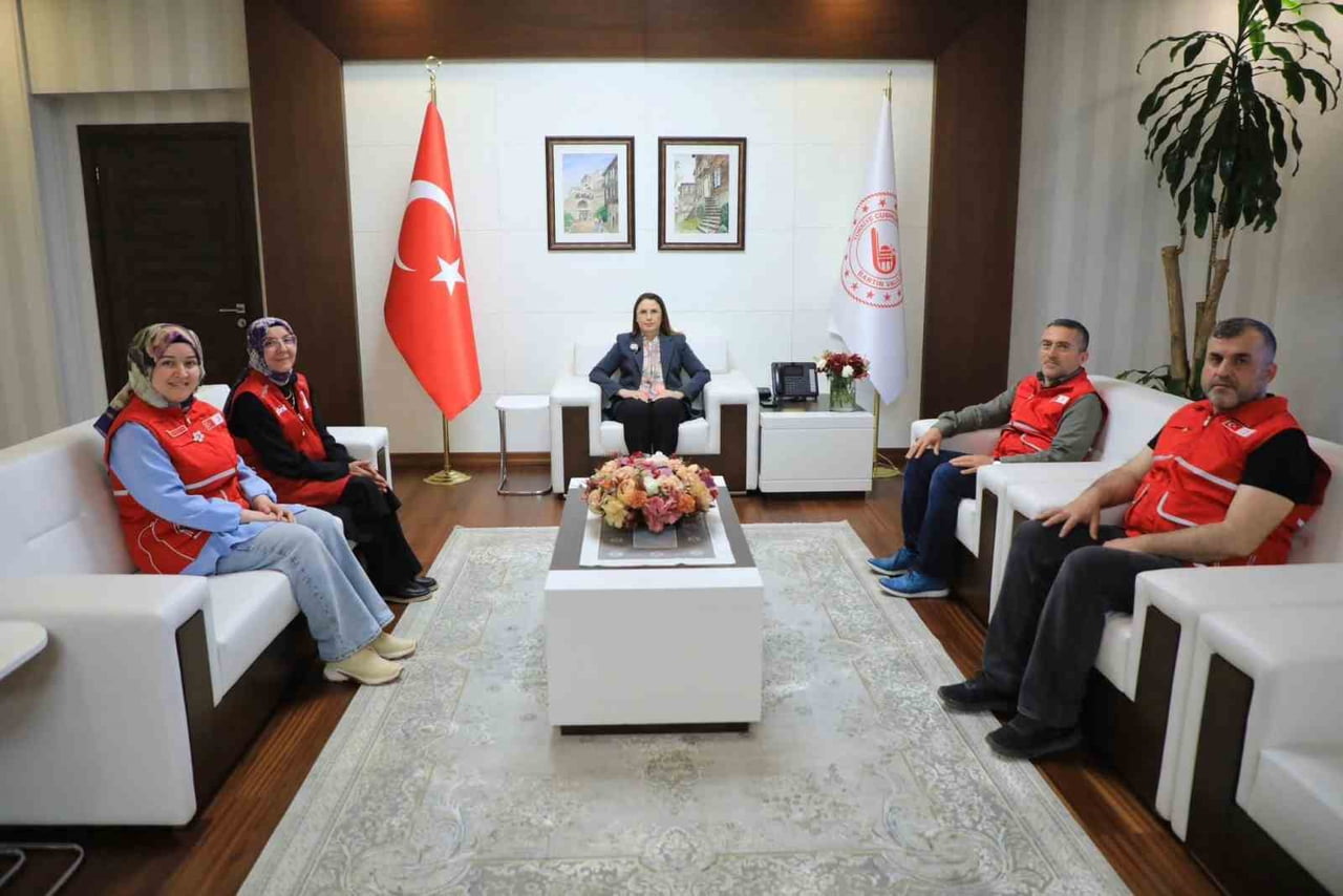 BARTIN VALİSİ NURTAÇ ARSLAN OLDU. VALİ ARSLAN, TÜRK KIZILAYI'NIN "KURBAN BEREKETİNİ YIL BOYU...