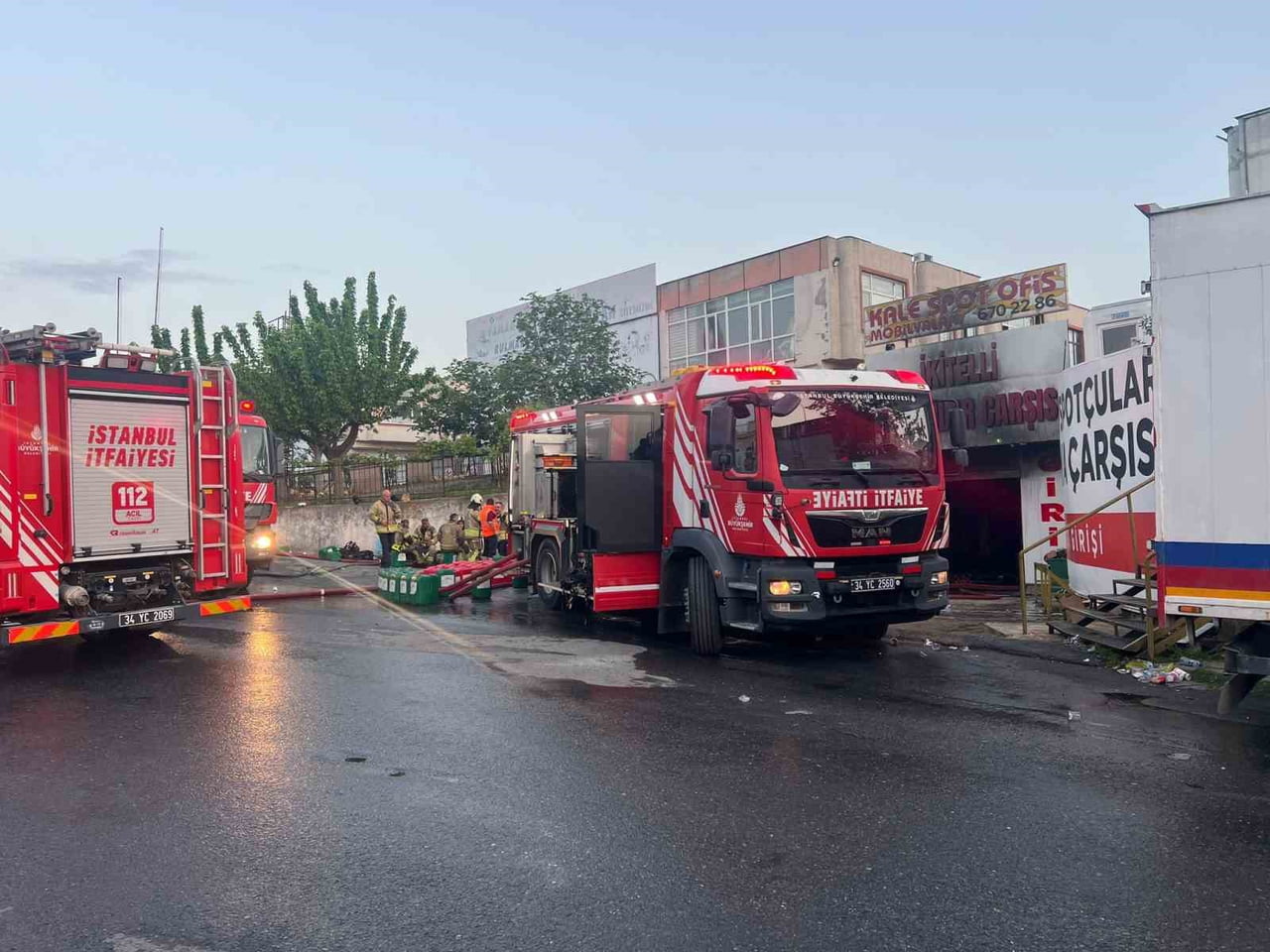 BAŞAKŞEHİR’DE PARFÜM İMALATI TESİSİNDE ÇIKAN YANGIN 8. SAATİNDE TAMAMEN SÖNDÜRÜLDÜ