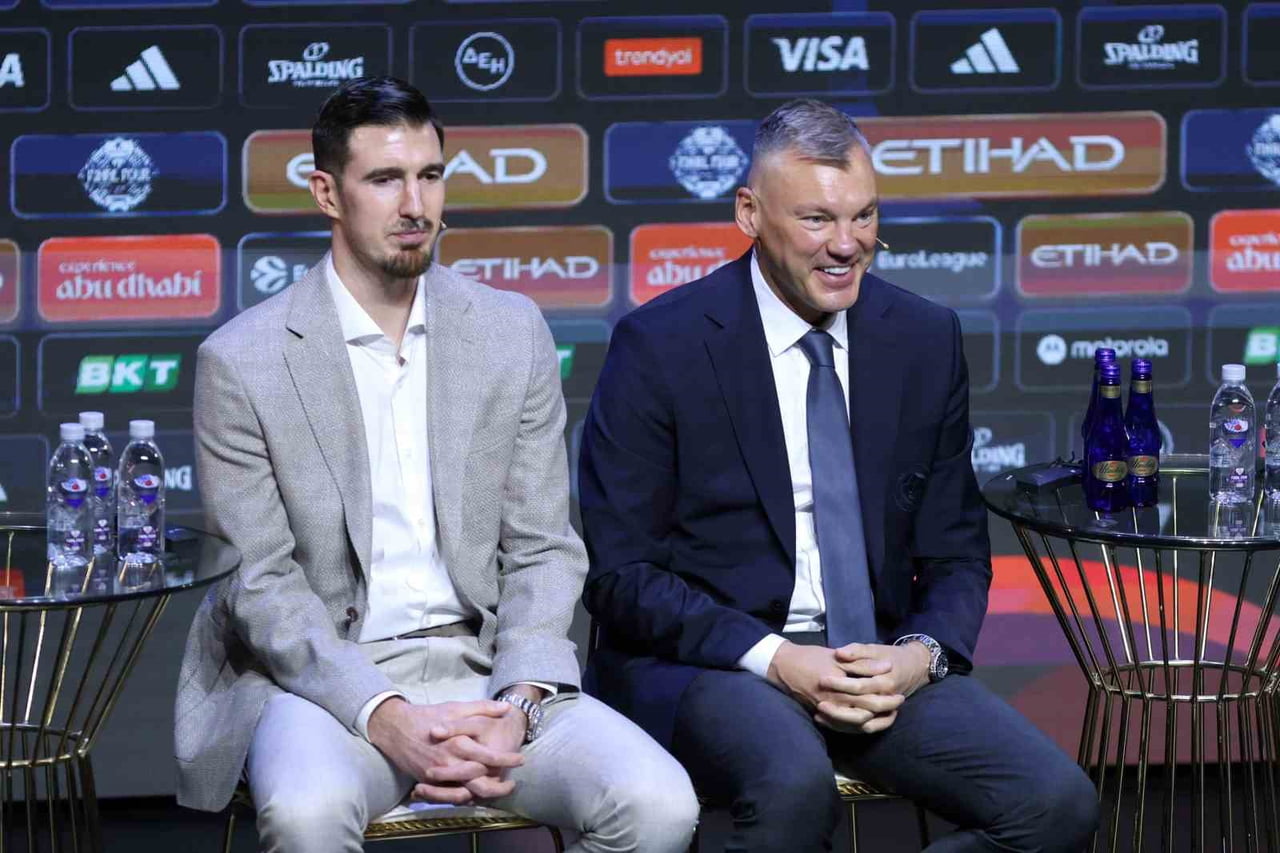 BAŞANTRENÖR SARUNAS JASİKEVİCİUS İLE FRANSIZ BASKETBOLCU NANDO DE COLO AÇIKLAMALARDA BULUNDU