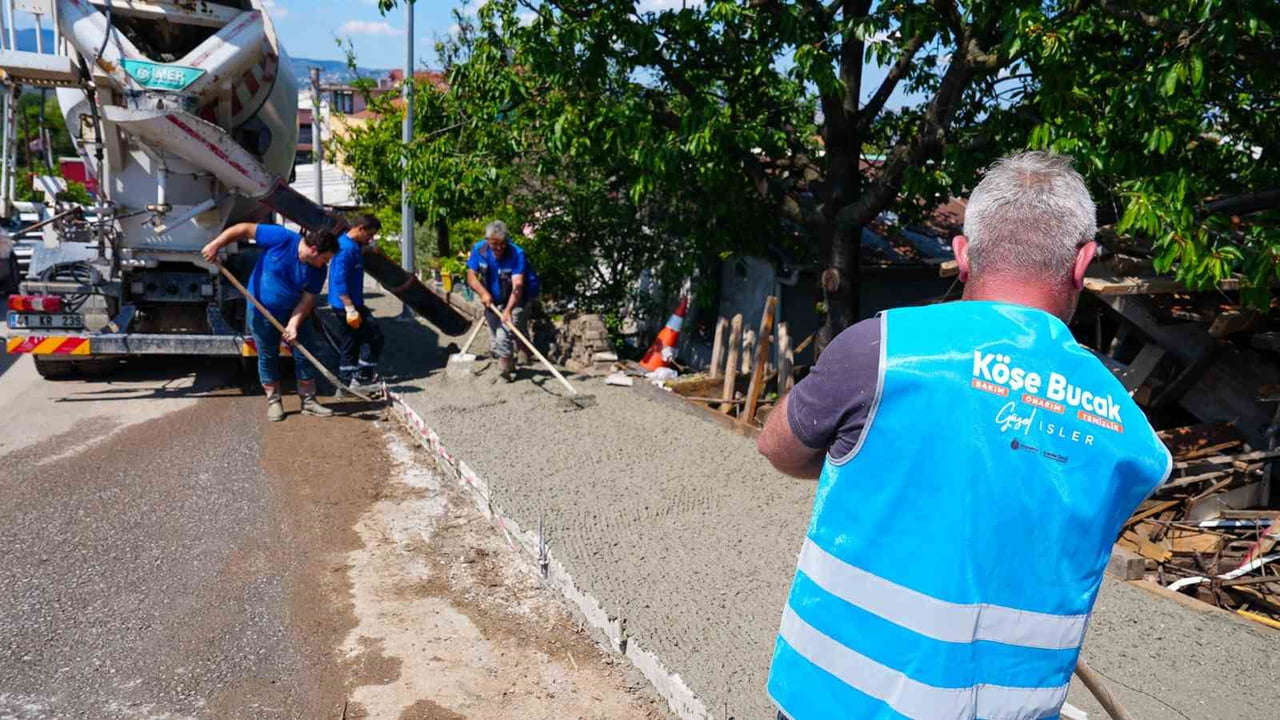 BAŞİSKELE'DE BELEDİYE EKİPLERİ TARAFINDAN, "MAHALLEMİZDE KÖŞE BUCAK GÜZEL İŞLER" ANLAYIŞIYLA...