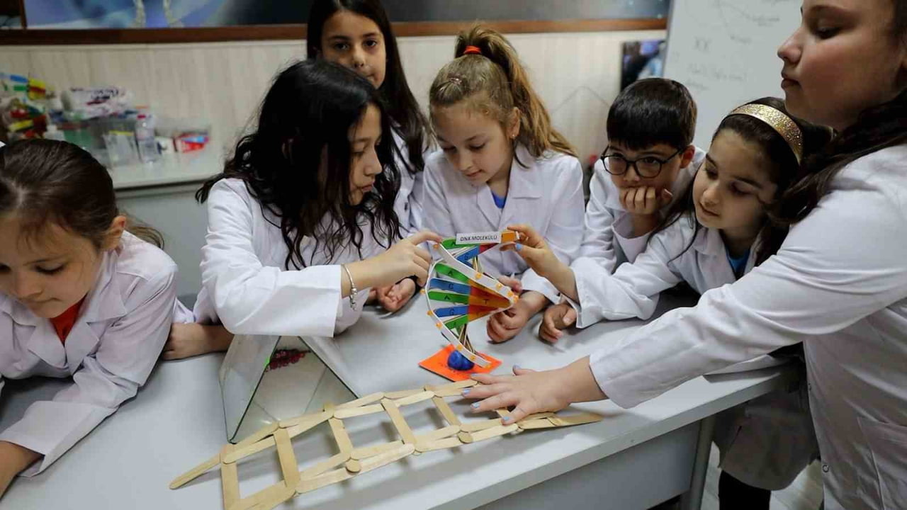 BAŞİSKELE'DE GENC-İ ÂLÂ GENÇLİK MODELİ'NİN EN ÖNEMLİ AYAKLARINDAN BİRİ OLAN ÇOCUK ÜNİVERSİTESİ...