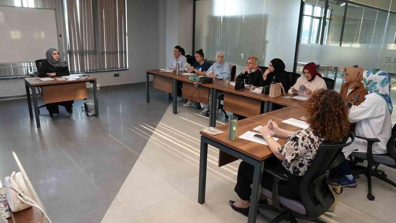 BAŞİSKELE BELEDİYESİ TARAFINDAN DÜZENLENEN BİBLİYOTERAPİ OKUMALARI PROGRAMININ ÜÇÜNCÜ OTURUMU...