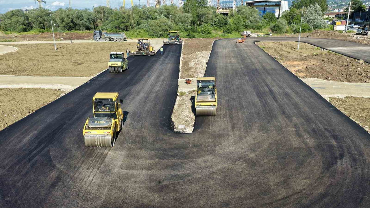 BAŞİSKELE BELEDİYESİ TARAFINDAN SEPETLİPINAR MAHALLESİ'NDE YAPIMI SÜRDÜRÜLEN MOTOR SPORLARI...