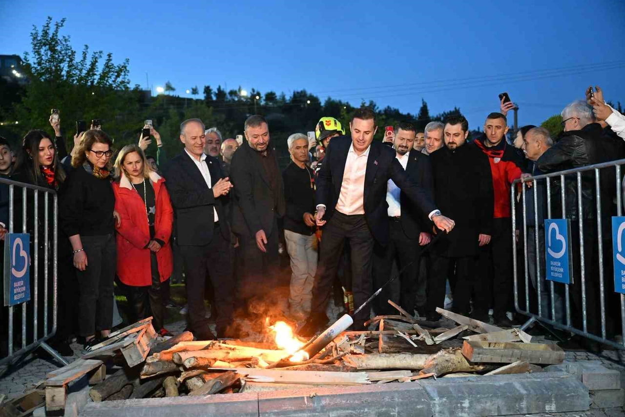 BAŞKAN AKIN, HIDIRELLEZ’İ HEMŞEHRİLERİYLE BİRLİKTE COŞKUYLA KUTLADI