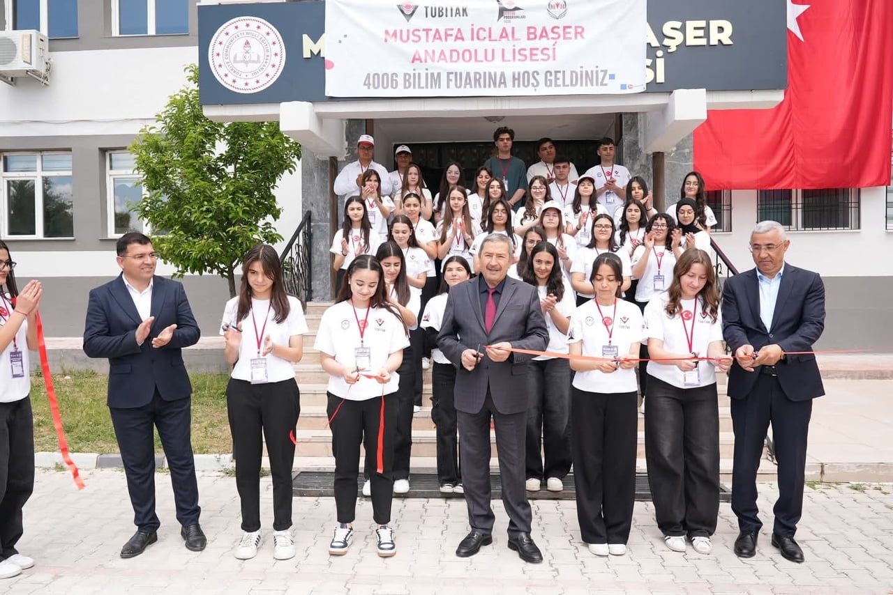 BAŞKAN BOZKURT’TAN TÜBİTAK BİLİM FUARI’NA ZİYARET