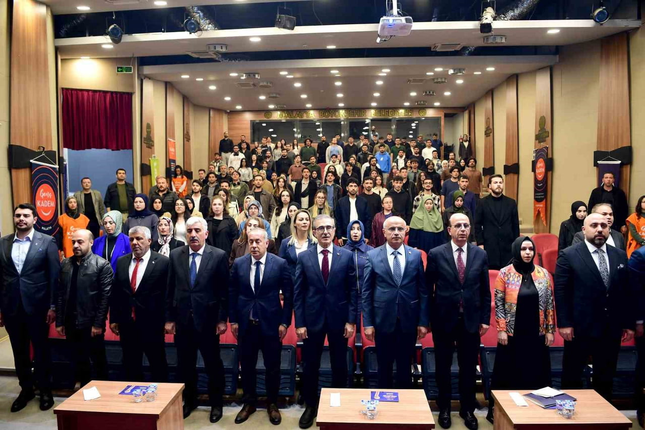 BAŞKAN ER: " GENÇLERE YÖNELİK CİDDİ YATIRIMLARIMIZ DEVAM EDİYOR"