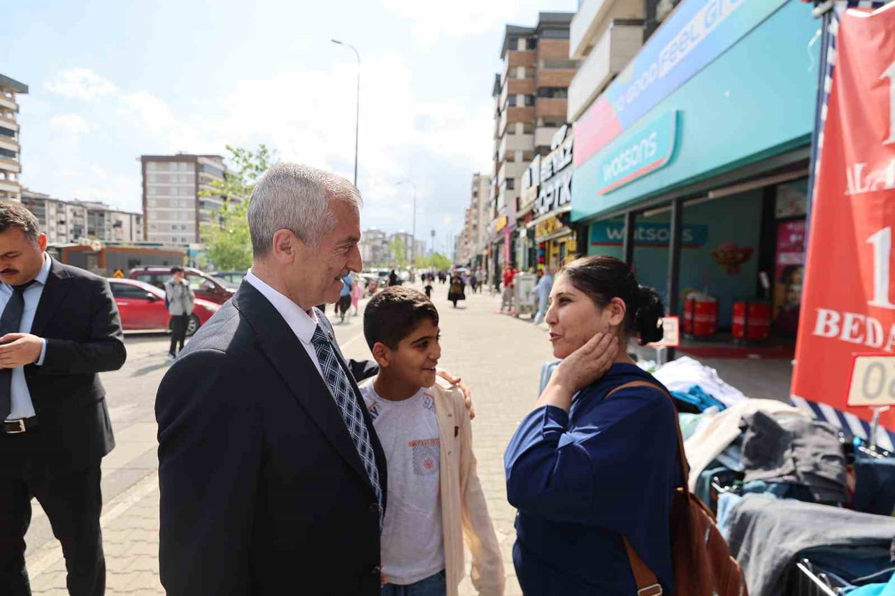 BAŞKAN TAHMAZOĞLU VATANDAŞLARLA İÇ İÇE
