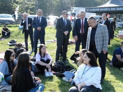 BAŞKAN YILDIRIM’DAN GENÇLERLE SAMİMİ BULUŞMA