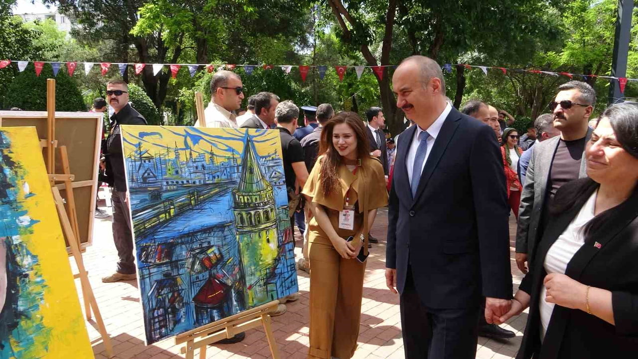 BATMAN'DA 19 MAYIS ATATÜRK'Ü ANMA, GENÇLİK VE SPOR BAYRAMININ 107. YIL DÖNÜMÜ, DÜZENLENEN TÖREN VE...