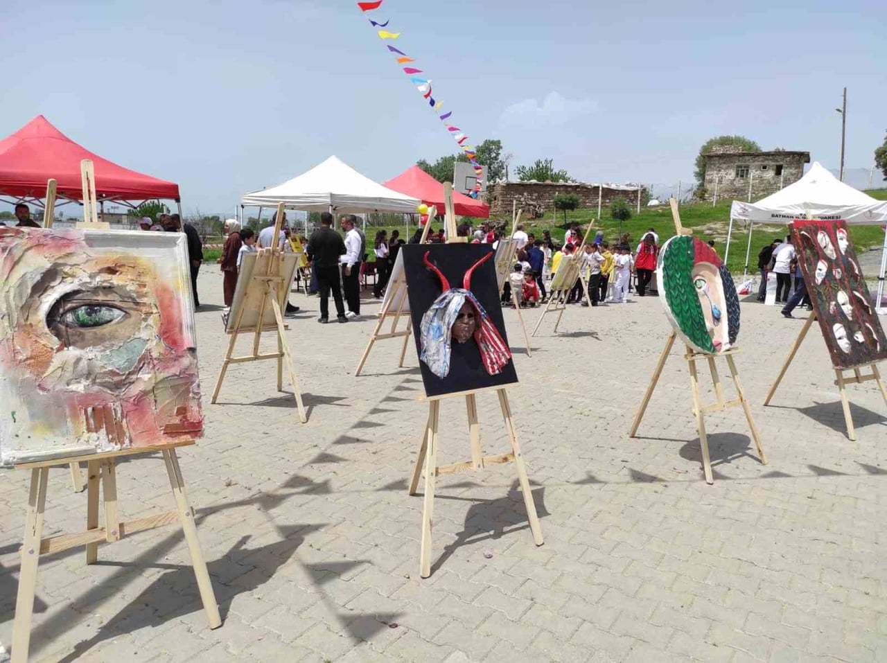 BATMAN'IN KOZLUK İLÇESİNDE TÜBİTAK TARAFINDAN DESTEKLENEN 4006 BİLİM FUARI, YOĞUN KATILIMLA...