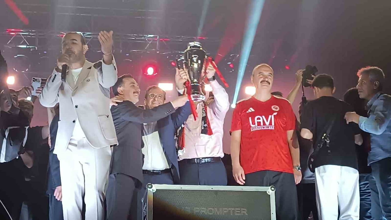 BATMAN’DA BATMAN PETROLSPOR’UN ŞAMPİYONLUK KUTLAMALARI KAPSAMINDA DÜZENLENEN KONSER ETKİNLİKLERİ...